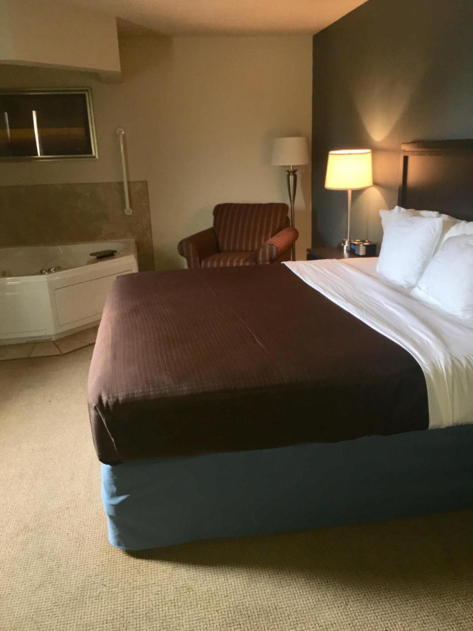 Americinn By Wyndham Monmouth Esterno foto